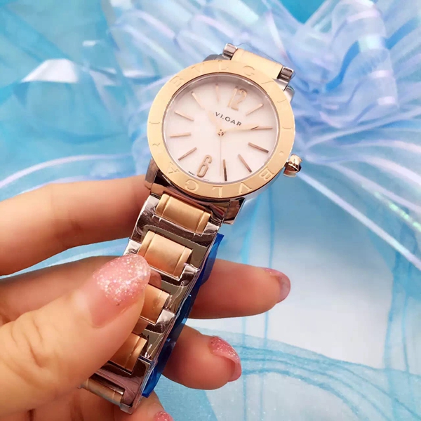 ブルガリ時計正面デザイン